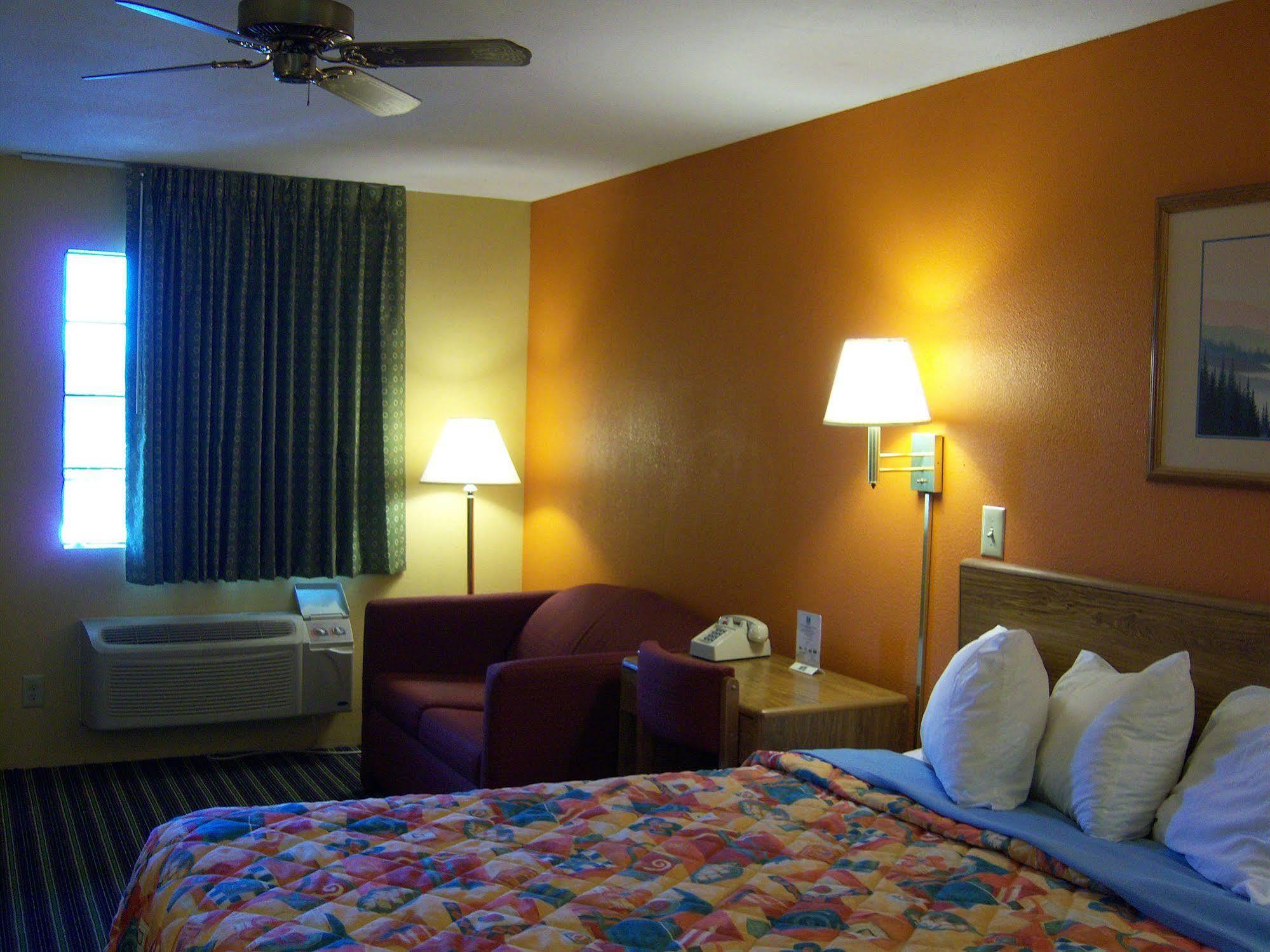 Days Inn 甘特斯维尔 外观 照片
